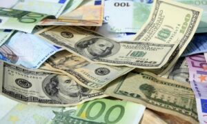 Почему евро дешевле доллара – прогноз и причины падения EUR к USD