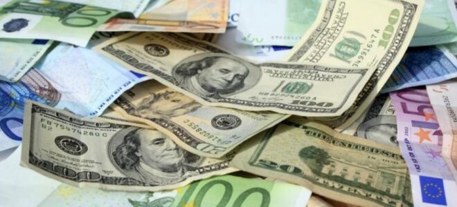 Почему евро дешевле доллара – прогноз и причины падения EUR к USD